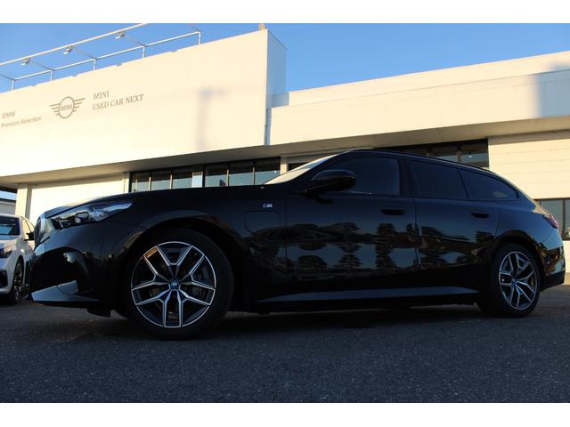 i5 eDrive 40ツーリング エクセレンス 正規認定中古車 弊社デモカー 20インチアロイホイール Mスポーツパッケージ クラフテッドガラスフィニッシュ フロント・リアシートヒーター パノラマガラスサンルーフ アップルカープレイ(5枚目)