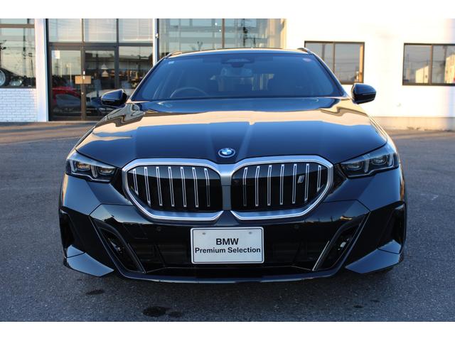 i5 eDrive 40ツーリング エクセレンス 正規認定中古車 弊社デモカー 20インチアロイホイール Mスポーツパッケージ クラフテッドガラスフィニッシュ フロント・リアシートヒーター パノラマガラスサンルーフ アップルカープレイ(10枚目)