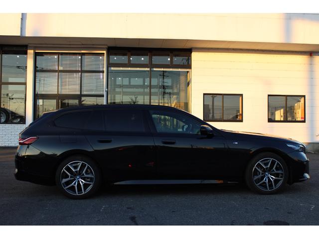 i5 eDrive 40ツーリング エクセレンス 正規認定中古車 弊社デモカー 20インチアロイホイール Mスポーツパッケージ クラフテッドガラスフィニッシュ フロント・リアシートヒーター パノラマガラスサンルーフ アップルカープレイ(11枚目)