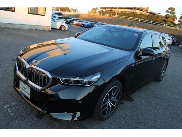 i5 eDrive 40ツーリング エクセレンス 正規認定中古車 弊社デモカー 20インチアロイホイール Mスポーツパッケージ クラフテッドガラスフィニッシュ フロント・リアシートヒーター パノラマガラスサンルーフ アップルカープレイ(17枚目)