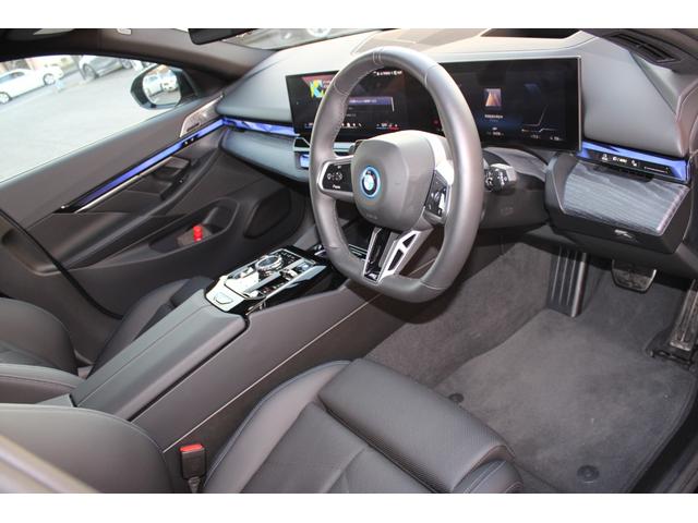 i5 eDrive 40ツーリング エクセレンス 正規認定中古車 弊社デモカー 20インチアロイホイール Mスポーツパッケージ クラフテッドガラスフィニッシュ フロント・リアシートヒーター パノラマガラスサンルーフ アップルカープレイ(27枚目)