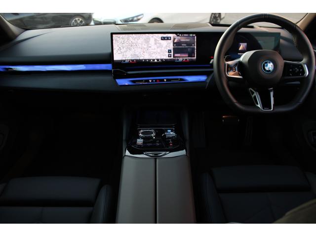 i5 eDrive 40ツーリング エクセレンス 正規認定中古車 弊社デモカー 20インチアロイホイール Mスポーツパッケージ クラフテッドガラスフィニッシュ フロント・リアシートヒーター パノラマガラスサンルーフ アップルカープレイ(28枚目)