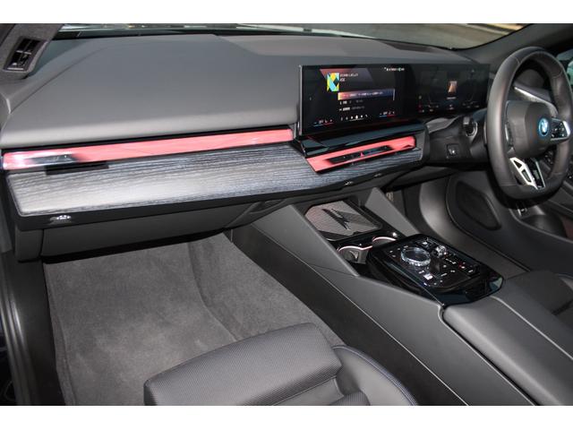 i5 eDrive 40ツーリング エクセレンス 正規認定中古車 弊社デモカー 20インチアロイホイール Mスポーツパッケージ クラフテッドガラスフィニッシュ フロント・リアシートヒーター パノラマガラスサンルーフ アップルカープレイ(54枚目)