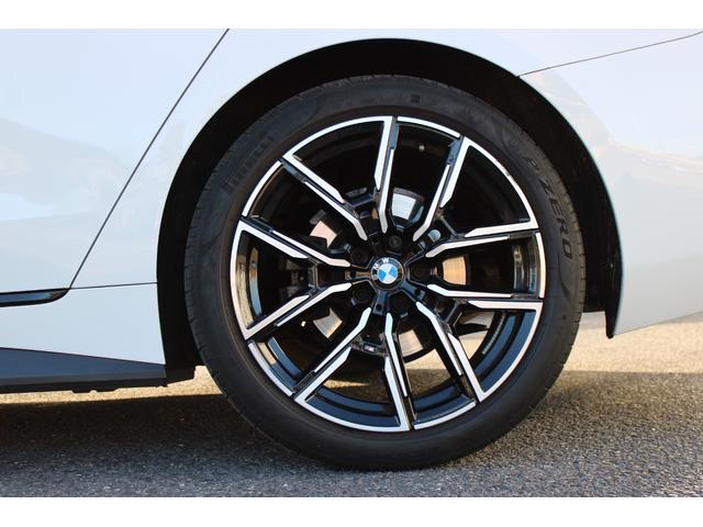 ４シリーズ ４２０ｉグランクーペ　Ｍスポーツハイラインパッケージ　正規認定中古車　Ｍスポーツパッケージ　１９インチアロイホイール　アンビエントライト　フロントシートヒーター　ハイアップルカープレイビームアシスタント　ＨＩＦＩスピーカー　電動フロントシート（6枚目）