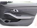 320d xDriveMスポーツエディションシャドー 正規認定中古車 19インチアロイホイール コンフォートアクセス フロント電動シート フロントシートヒーター ハイビームアシスタント アンビエントライト 電動トランク アップルカープレイ(22枚目)
