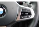 320d xDriveMスポーツエディションシャドー 正規認定中古車 19インチアロイホイール コンフォートアクセス フロント電動シート フロントシートヒーター ハイビームアシスタント アンビエントライト 電動トランク アップルカープレイ(31枚目)