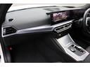 320d xDriveMスポーツエディションシャドー 正規認定中古車 19インチアロイホイール コンフォートアクセス フロント電動シート フロントシートヒーター ハイビームアシスタント アンビエントライト 電動トランク アップルカープレイ(55枚目)