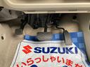 Ｘ　４型　アルトラパンの２トーン色を入荷しました！内外装共におしゃれな仕様となっており、丸み帯びたデザインが特徴です！所々にラパンのトレードマークであるウサギのマークが隠れているためぜひ一度実車をご覧ください！(36枚目)