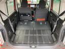 後席を倒していただくと広々とした荷室になります。