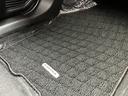 【フロアマット】フロアマット標準装備。純正なのでぴったりです!新車時にはオプション設定のアイテムです。