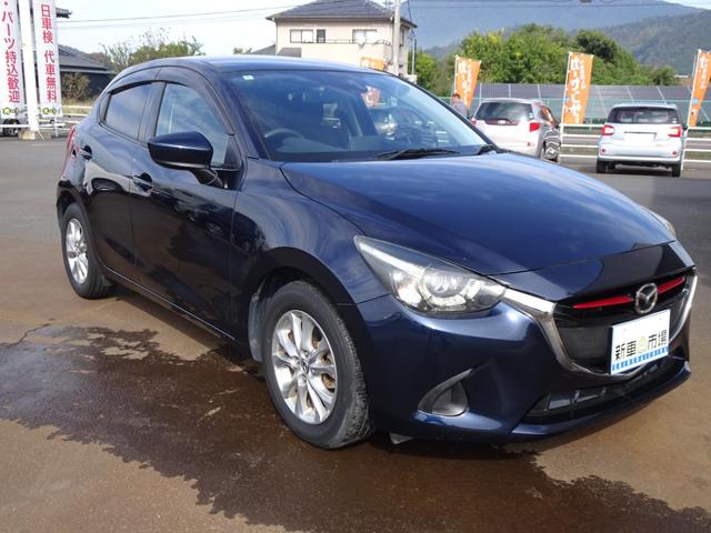 デミオ ＸＤ　衝突被害軽減ブレーキ　ＬＥＤコンフォートパッケージ　オートエアコン　レインセンサー付きフロントワイパー　オートライト　クルーうコントロール　シートヒーター　純正ナビ　テレビ　ＣＤ　ＢＬスマートキー２本（4枚目）