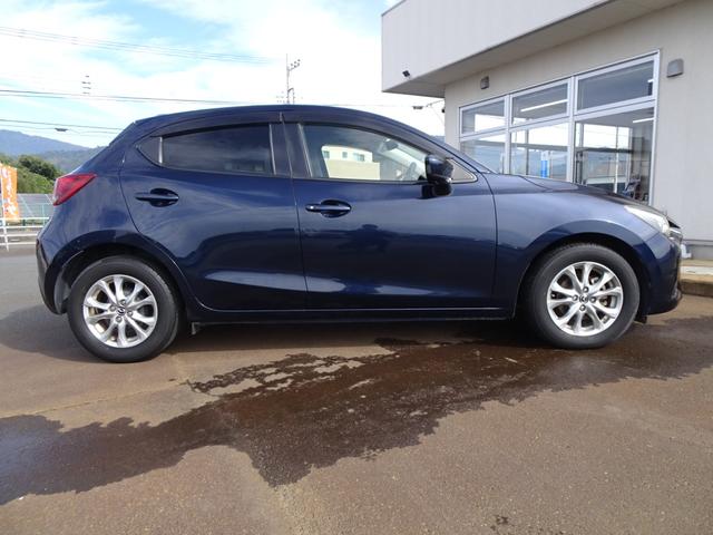 デミオ ＸＤ　衝突被害軽減ブレーキ　ＬＥＤコンフォートパッケージ　オートエアコン　レインセンサー付きフロントワイパー　オートライト　クルーうコントロール　シートヒーター　純正ナビ　テレビ　ＣＤ　ＢＬスマートキー２本（5枚目）