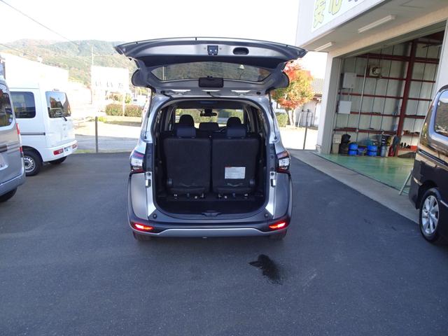 シエンタ Ｇ　トヨタセイフティセンス　両側パワースライドドア　ナビ連動ビルトインＥＴＣ２．０　純正ナビ　テレビ　ＣＤ　ＤＶＤ　ブルートゥース　バックカメラ　後席モニター　ＬＥＤヘッドライト　フォグ　スマートキー２本（16枚目）