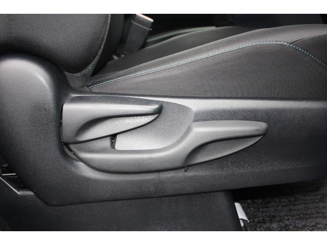 ノア Ｓｉ　純正９インチナビ　フルセグＴＶ　ＣＤ／ＤＶＤビデオ　Ｂｌｕｅｔｏｏｔｈ　バックカメラ　両側電動ドア　アイドリングストップ　ＬＥＤライト　フォグランプ　７速ＭＴモード付ＣＶＴ　純正１６ｉｎアルミ　禁煙車（32枚目）