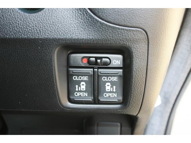 N-BOXカスタム 2トーンカラースタイル G・ターボLパッケージ ブラックルーフ ターボモデル パドル7速MTモードCVT 両側電動スライドドア SDナビ ワンセグTV CD/DVDビデオ Bluetooth バックカメラ クルーズコントロール 禁煙車(17枚目)