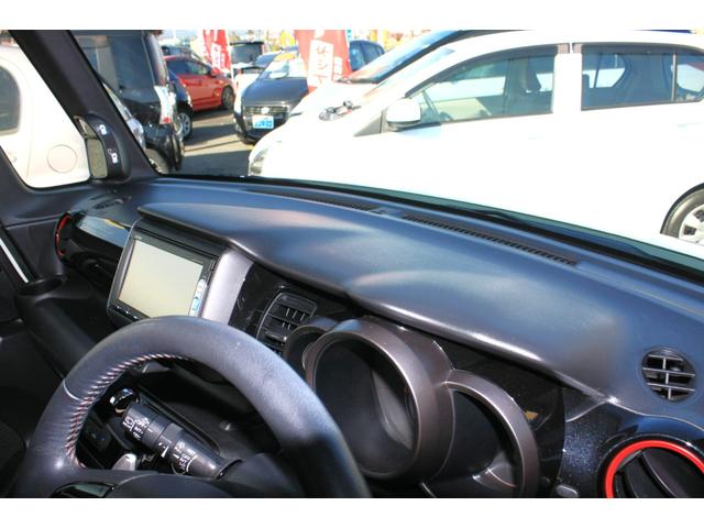 N-BOXカスタム 2トーンカラースタイル G・ターボLパッケージ ブラックルーフ ターボモデル パドル7速MTモードCVT 両側電動スライドドア SDナビ ワンセグTV CD/DVDビデオ Bluetooth バックカメラ クルーズコントロール 禁煙車(24枚目)