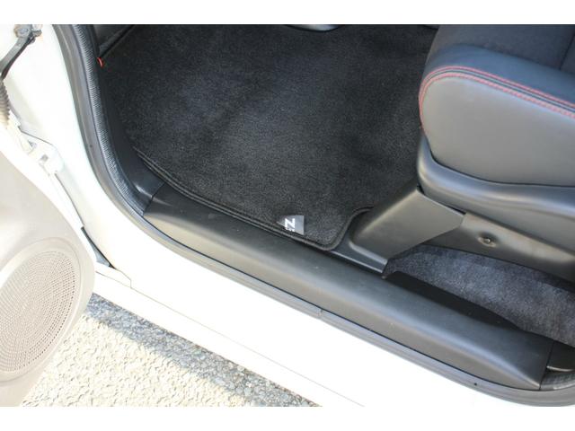 N-BOXカスタム 2トーンカラースタイル G・ターボLパッケージ ブラックルーフ ターボモデル パドル7速MTモードCVT 両側電動スライドドア SDナビ ワンセグTV CD/DVDビデオ Bluetooth バックカメラ クルーズコントロール 禁煙車(57枚目)