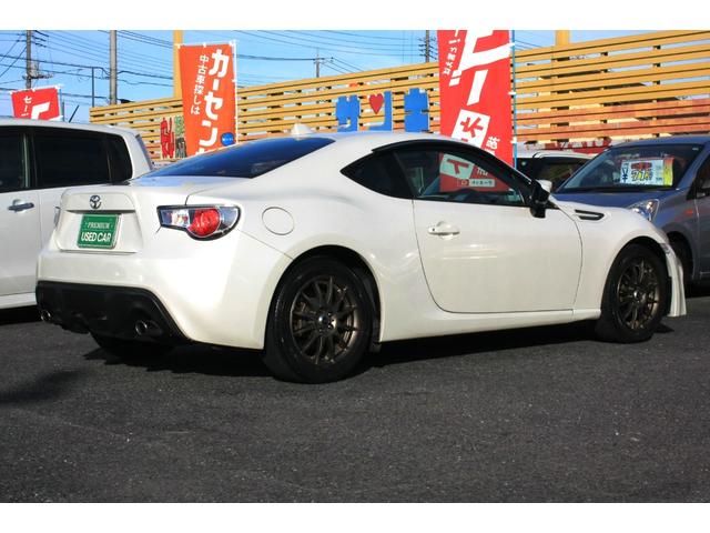 ８６ Ｇ　６速ＭＴ　レクサスタイプフロントバンパー　ＳＤナビ　フルセグＴＶ　ＣＤ／ＤＶＤビデオ　Ｂｌｕｅｔｏｏｔｈ　ＥＴＣ　ＡＢＳ　８エアバック　キーレスキー　社外ＬＥＤライト　Ｘスピード１６ｉｎアルミ　禁煙車（11枚目）