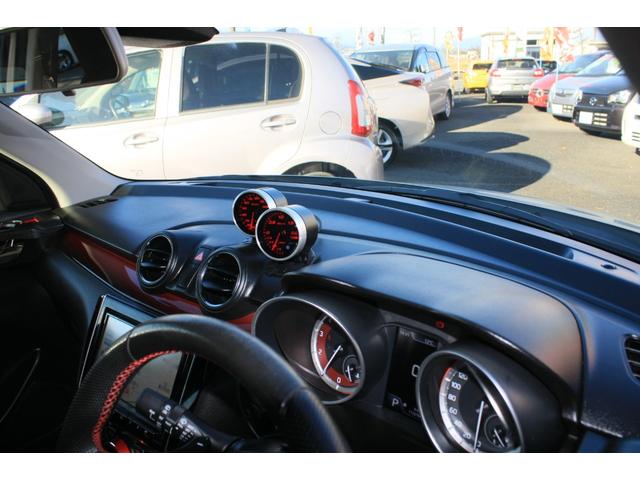 スイフトスポーツ ベースグレード 2型モデル 全方位カメラ デュアルセンサーブレーキサポート ワイドナビ/フルセグ/CD/DVDビデオ/BT 追加メーター×2(過給/油圧) ボンネットダンパー 社アルミ/マフラー 雹害歴少あり(15枚目)