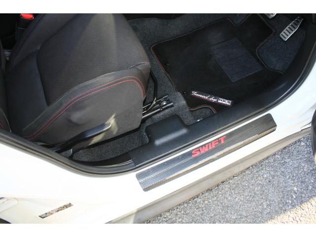 スイフトスポーツ ベースグレード 2型モデル 全方位カメラ デュアルセンサーブレーキサポート ワイドナビ/フルセグ/CD/DVDビデオ/BT 追加メーター×2(過給/油圧) ボンネットダンパー 社アルミ/マフラー 雹害歴少あり(28枚目)
