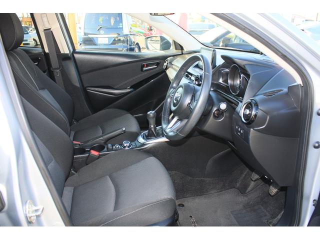 デミオ ＸＤツーリング　６速ＭＴ　ＳＫＹＡＣＴＩＶ－Ｄ　マツダコネクトナビ　ＣＤ／ＤＶＤビデオ　フルセグＴＶ　Ｂｌｕｅｔｏｏｔｈ　バックカメラ　ＬＥＤライト　ＥＴＣ　スマートシテイブレーキサポート　純正１６ｉｎアルミ　禁煙車（7枚目）