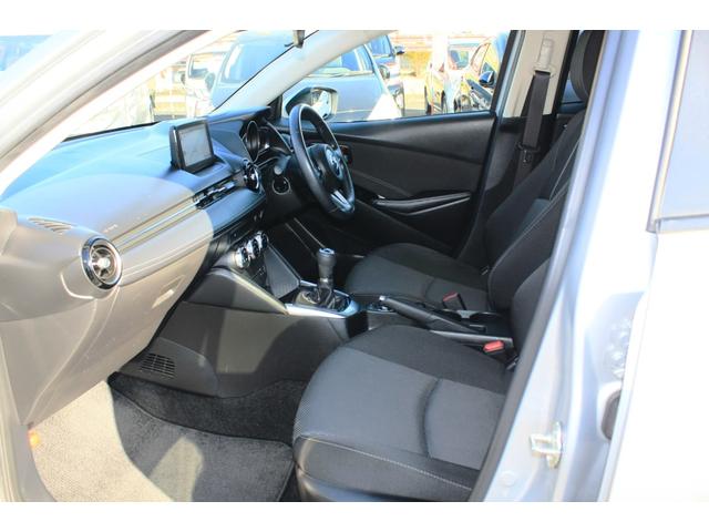 デミオ ＸＤツーリング　６速ＭＴ　ＳＫＹＡＣＴＩＶ－Ｄ　マツダコネクトナビ　ＣＤ／ＤＶＤビデオ　フルセグＴＶ　Ｂｌｕｅｔｏｏｔｈ　バックカメラ　ＬＥＤライト　ＥＴＣ　スマートシテイブレーキサポート　純正１６ｉｎアルミ　禁煙車（33枚目）