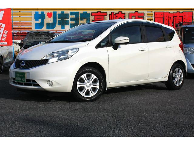 ノート Ｘ　走行１４．７００キロ　純正ＳＤナビ　フルセグＴＶ　ＣＤ　Ｂｌｕｅｔｏｏｔｈ　アイドリングストップ　インテリジェントキー　プッシュスタート　ＡＢＳ　Ｗエアバック　プライバシーガラス　禁煙車（2枚目）