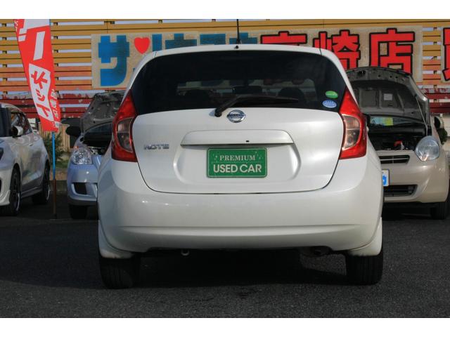 ノート Ｘ　走行１４．７００キロ　純正ＳＤナビ　フルセグＴＶ　ＣＤ　Ｂｌｕｅｔｏｏｔｈ　アイドリングストップ　インテリジェントキー　プッシュスタート　ＡＢＳ　Ｗエアバック　プライバシーガラス　禁煙車（8枚目）