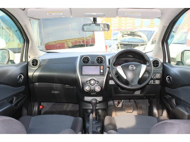 ノート Ｘ　走行１４．７００キロ　純正ＳＤナビ　フルセグＴＶ　ＣＤ　Ｂｌｕｅｔｏｏｔｈ　アイドリングストップ　インテリジェントキー　プッシュスタート　ＡＢＳ　Ｗエアバック　プライバシーガラス　禁煙車（10枚目）