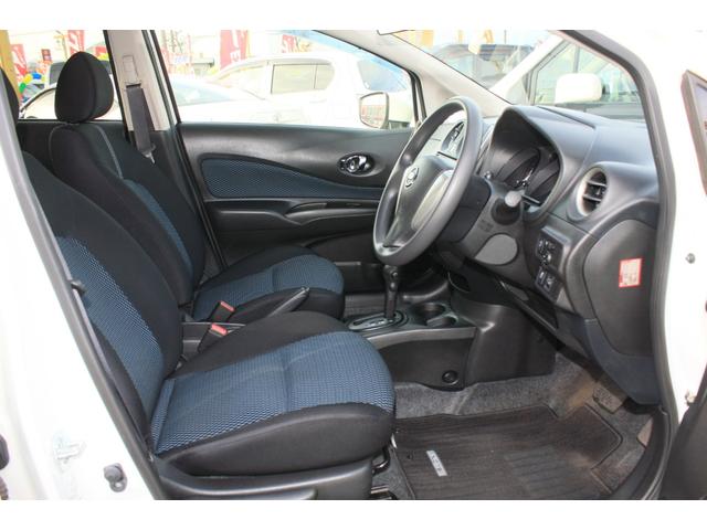 ノート Ｘ　走行１４．７００キロ　純正ＳＤナビ　フルセグＴＶ　ＣＤ　Ｂｌｕｅｔｏｏｔｈ　アイドリングストップ　インテリジェントキー　プッシュスタート　ＡＢＳ　Ｗエアバック　プライバシーガラス　禁煙車（12枚目）