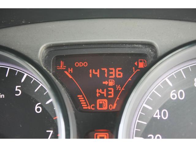 ノート Ｘ　走行１４．７００キロ　純正ＳＤナビ　フルセグＴＶ　ＣＤ　Ｂｌｕｅｔｏｏｔｈ　アイドリングストップ　インテリジェントキー　プッシュスタート　ＡＢＳ　Ｗエアバック　プライバシーガラス　禁煙車（13枚目）