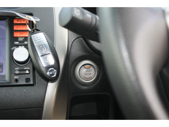 ノート Ｘ　走行１４．７００キロ　純正ＳＤナビ　フルセグＴＶ　ＣＤ　Ｂｌｕｅｔｏｏｔｈ　アイドリングストップ　インテリジェントキー　プッシュスタート　ＡＢＳ　Ｗエアバック　プライバシーガラス　禁煙車（16枚目）