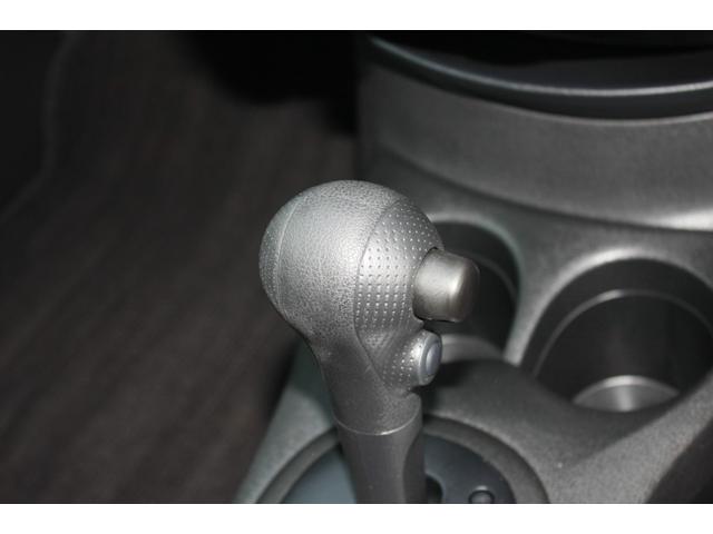 ノート Ｘ　走行１４．７００キロ　純正ＳＤナビ　フルセグＴＶ　ＣＤ　Ｂｌｕｅｔｏｏｔｈ　アイドリングストップ　インテリジェントキー　プッシュスタート　ＡＢＳ　Ｗエアバック　プライバシーガラス　禁煙車（25枚目）