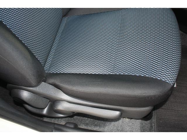 ノート Ｘ　走行１４．７００キロ　純正ＳＤナビ　フルセグＴＶ　ＣＤ　Ｂｌｕｅｔｏｏｔｈ　アイドリングストップ　インテリジェントキー　プッシュスタート　ＡＢＳ　Ｗエアバック　プライバシーガラス　禁煙車（28枚目）