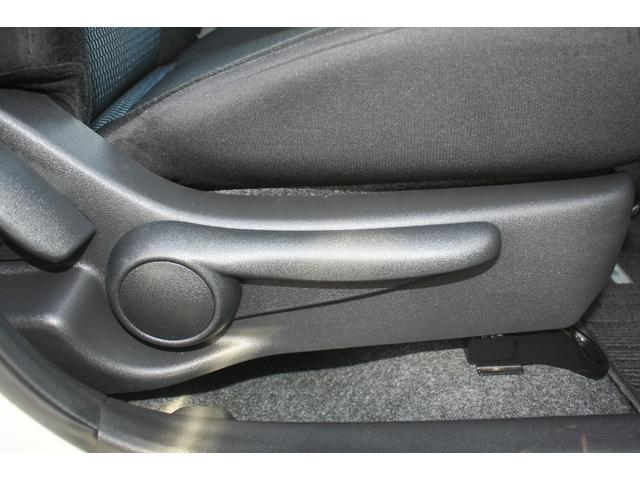 ノート Ｘ　走行１４．７００キロ　純正ＳＤナビ　フルセグＴＶ　ＣＤ　Ｂｌｕｅｔｏｏｔｈ　アイドリングストップ　インテリジェントキー　プッシュスタート　ＡＢＳ　Ｗエアバック　プライバシーガラス　禁煙車（29枚目）