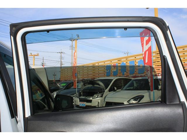 ノート Ｘ　走行１４．７００キロ　純正ＳＤナビ　フルセグＴＶ　ＣＤ　Ｂｌｕｅｔｏｏｔｈ　アイドリングストップ　インテリジェントキー　プッシュスタート　ＡＢＳ　Ｗエアバック　プライバシーガラス　禁煙車（34枚目）