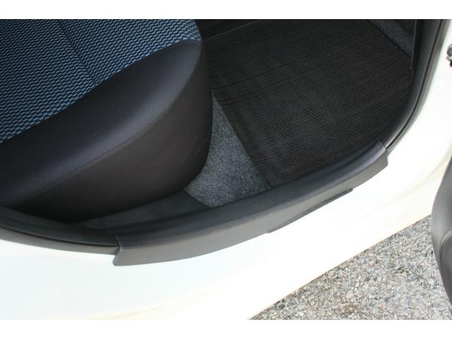 ノート Ｘ　走行１４．７００キロ　純正ＳＤナビ　フルセグＴＶ　ＣＤ　Ｂｌｕｅｔｏｏｔｈ　アイドリングストップ　インテリジェントキー　プッシュスタート　ＡＢＳ　Ｗエアバック　プライバシーガラス　禁煙車（37枚目）