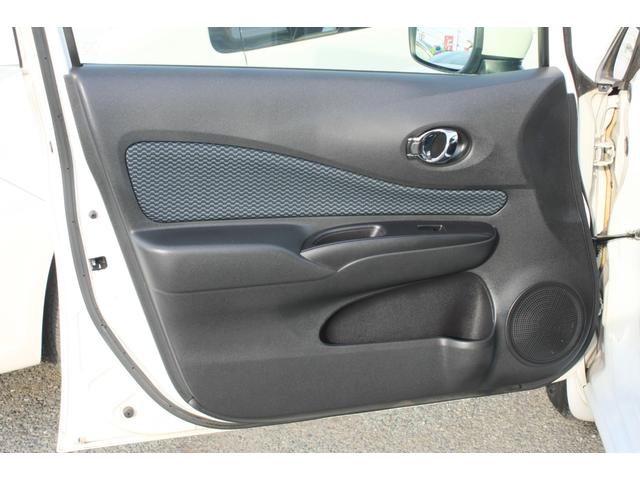 ノート Ｘ　走行１４．７００キロ　純正ＳＤナビ　フルセグＴＶ　ＣＤ　Ｂｌｕｅｔｏｏｔｈ　アイドリングストップ　インテリジェントキー　プッシュスタート　ＡＢＳ　Ｗエアバック　プライバシーガラス　禁煙車（41枚目）