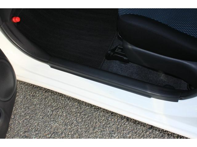 ノート Ｘ　走行１４．７００キロ　純正ＳＤナビ　フルセグＴＶ　ＣＤ　Ｂｌｕｅｔｏｏｔｈ　アイドリングストップ　インテリジェントキー　プッシュスタート　ＡＢＳ　Ｗエアバック　プライバシーガラス　禁煙車（42枚目）