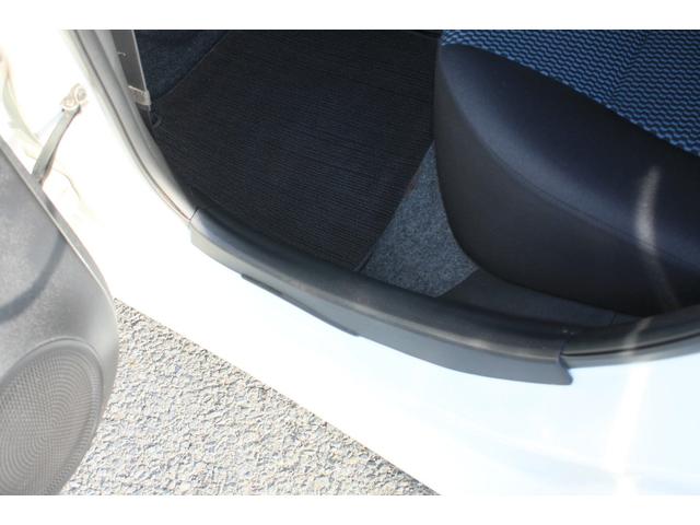 ノート Ｘ　走行１４．７００キロ　純正ＳＤナビ　フルセグＴＶ　ＣＤ　Ｂｌｕｅｔｏｏｔｈ　アイドリングストップ　インテリジェントキー　プッシュスタート　ＡＢＳ　Ｗエアバック　プライバシーガラス　禁煙車（46枚目）