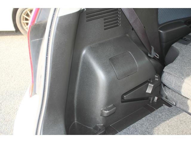 ノート Ｘ　走行１４．７００キロ　純正ＳＤナビ　フルセグＴＶ　ＣＤ　Ｂｌｕｅｔｏｏｔｈ　アイドリングストップ　インテリジェントキー　プッシュスタート　ＡＢＳ　Ｗエアバック　プライバシーガラス　禁煙車（53枚目）