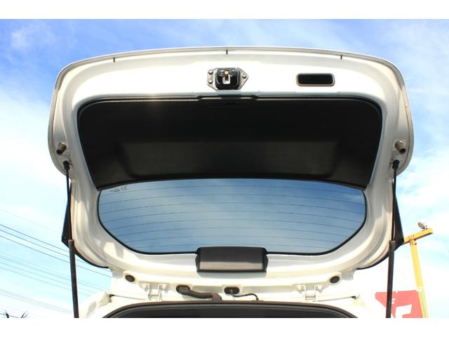 ノート Ｘ　走行１４．７００キロ　純正ＳＤナビ　フルセグＴＶ　ＣＤ　Ｂｌｕｅｔｏｏｔｈ　アイドリングストップ　インテリジェントキー　プッシュスタート　ＡＢＳ　Ｗエアバック　プライバシーガラス　禁煙車（57枚目）