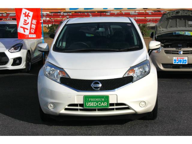 ノート Ｘ　走行１４．７００キロ　純正ＳＤナビ　フルセグＴＶ　ＣＤ　Ｂｌｕｅｔｏｏｔｈ　アイドリングストップ　インテリジェントキー　プッシュスタート　ＡＢＳ　Ｗエアバック　プライバシーガラス　禁煙車（62枚目）