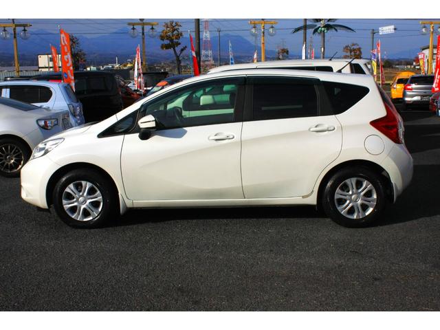 ノート Ｘ　走行１４．７００キロ　純正ＳＤナビ　フルセグＴＶ　ＣＤ　Ｂｌｕｅｔｏｏｔｈ　アイドリングストップ　インテリジェントキー　プッシュスタート　ＡＢＳ　Ｗエアバック　プライバシーガラス　禁煙車（64枚目）