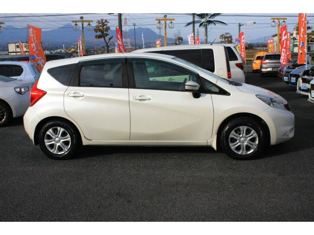 ノート Ｘ　走行１４．７００キロ　純正ＳＤナビ　フルセグＴＶ　ＣＤ　Ｂｌｕｅｔｏｏｔｈ　アイドリングストップ　インテリジェントキー　プッシュスタート　ＡＢＳ　Ｗエアバック　プライバシーガラス　禁煙車（69枚目）