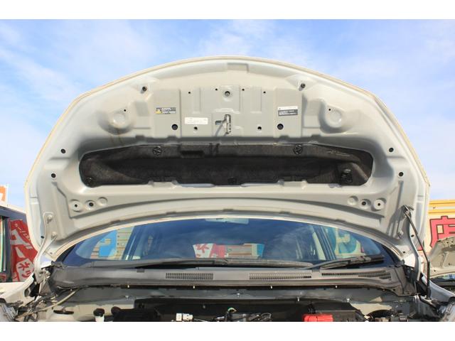 ノート Ｘ　走行１４．７００キロ　純正ＳＤナビ　フルセグＴＶ　ＣＤ　Ｂｌｕｅｔｏｏｔｈ　アイドリングストップ　インテリジェントキー　プッシュスタート　ＡＢＳ　Ｗエアバック　プライバシーガラス　禁煙車（72枚目）