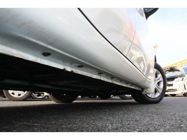 ノート Ｘ　走行１４．７００キロ　純正ＳＤナビ　フルセグＴＶ　ＣＤ　Ｂｌｕｅｔｏｏｔｈ　アイドリングストップ　インテリジェントキー　プッシュスタート　ＡＢＳ　Ｗエアバック　プライバシーガラス　禁煙車（74枚目）