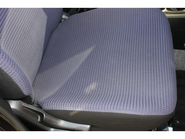 キャロル ＧＦ　５速ＭＴ　２型モデル　Ｒ０６Ａ型直３ＤＯＨＣ　エアコン　パワステ　パワーウインド　純正オーディオ　ＡＢＳ　Ｗエアバック　キーレスキー　社外アルミホイール　禁煙車（28枚目）