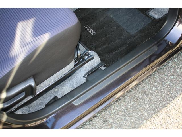 キャロル ＧＦ　５速ＭＴ　２型モデル　Ｒ０６Ａ型直３ＤＯＨＣ　エアコン　パワステ　パワーウインド　純正オーディオ　ＡＢＳ　Ｗエアバック　キーレスキー　社外アルミホイール　禁煙車（32枚目）