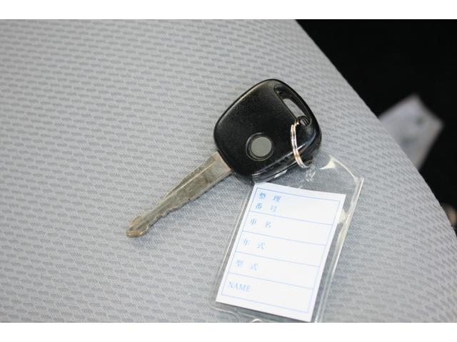 アルト ＶＰ　５速ＭＴ　Ｒ０６Ａ直３ＤＯＨＣ　エアコン　パワステ　純正ラジオチューナー　キーレスキー　Ｗエアバック　ＡＢＳレス車　フロントドアバイザー　フロアーマット　禁煙車（17枚目）